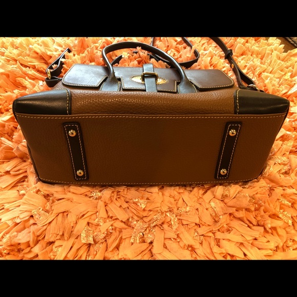 Beautiful Dooney & Bourke bag. - Picture 2 of 6